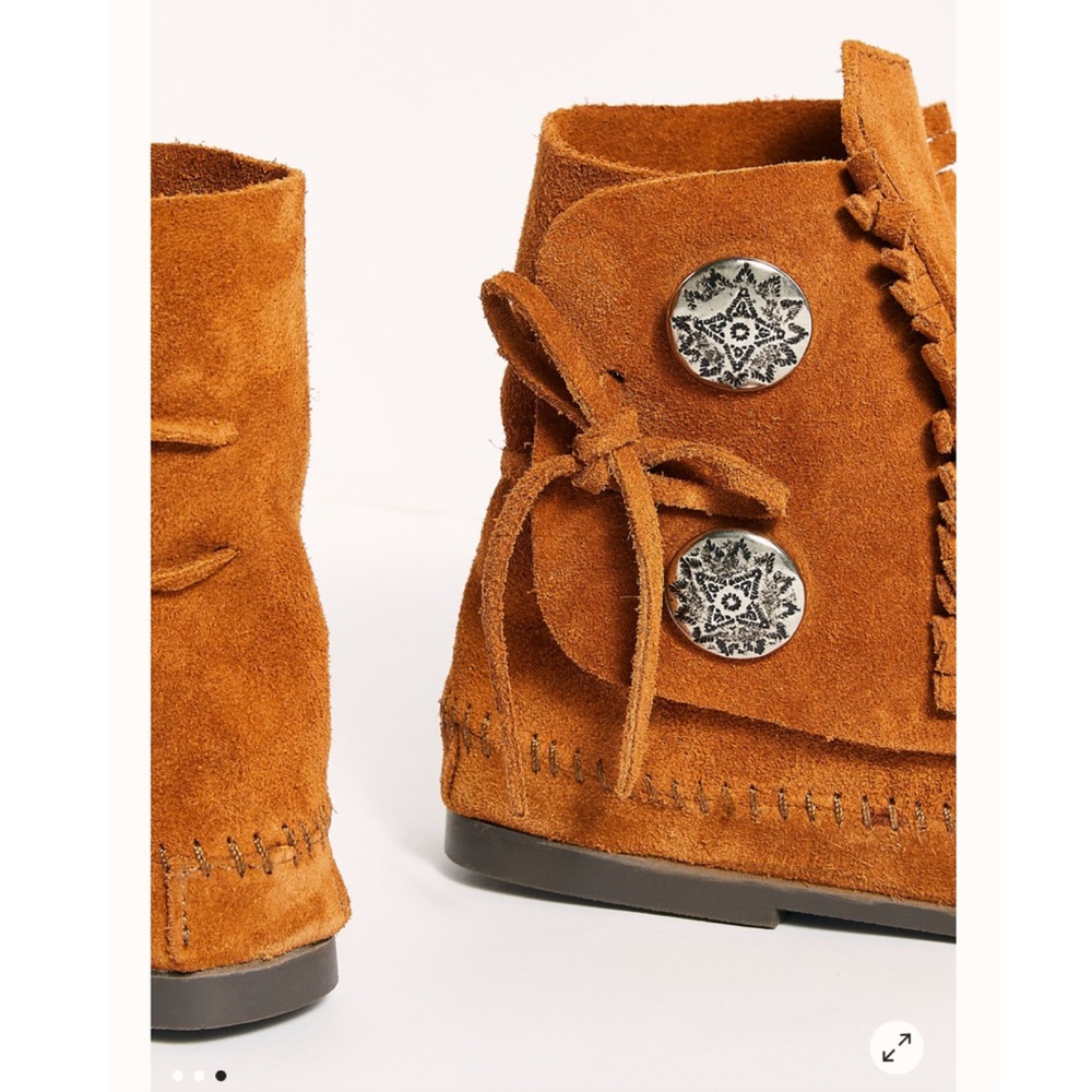 FREE PEOPLE x Minnetonka 2 Button Concho Moccasins - Picture 6 of 10